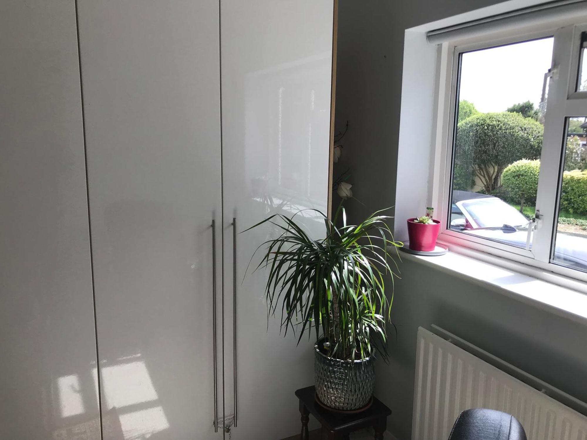 Cozy Double Bedroom In Stunning Bungalow On River Thames - Near Thorpe Park/Royal Holloway University/20Mins From Heathrow Staines-upon-Thames Dış mekan fotoğraf