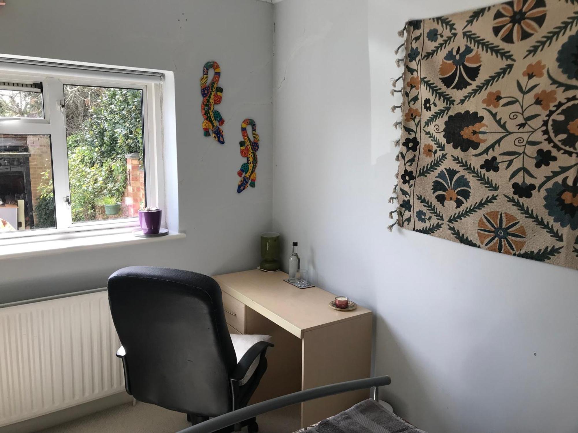 Cozy Double Bedroom In Stunning Bungalow On River Thames - Near Thorpe Park/Royal Holloway University/20Mins From Heathrow Staines-upon-Thames Dış mekan fotoğraf