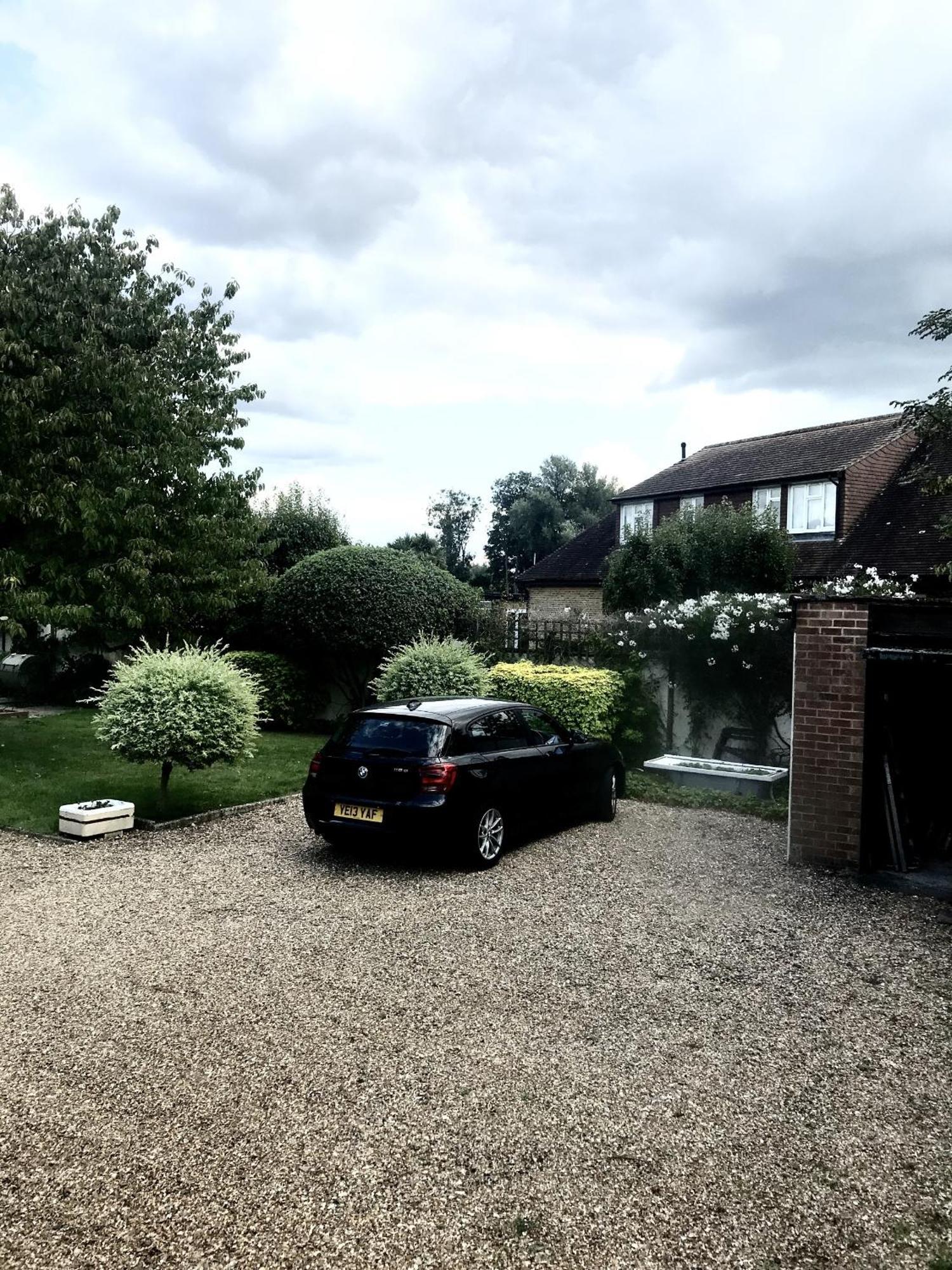 Cozy Double Bedroom In Stunning Bungalow On River Thames - Near Thorpe Park/Royal Holloway University/20Mins From Heathrow Staines-upon-Thames Dış mekan fotoğraf