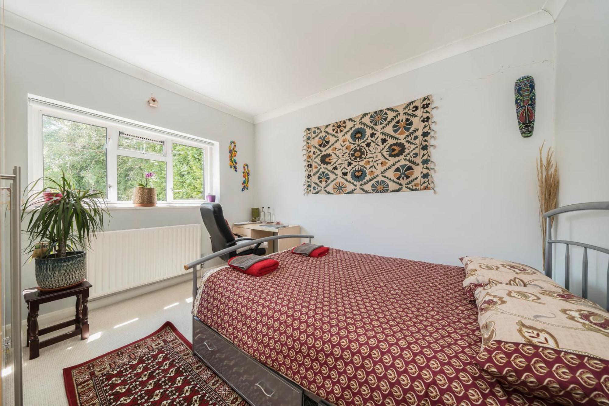 Cozy Double Bedroom In Stunning Bungalow On River Thames - Near Thorpe Park/Royal Holloway University/20Mins From Heathrow Staines-upon-Thames Dış mekan fotoğraf