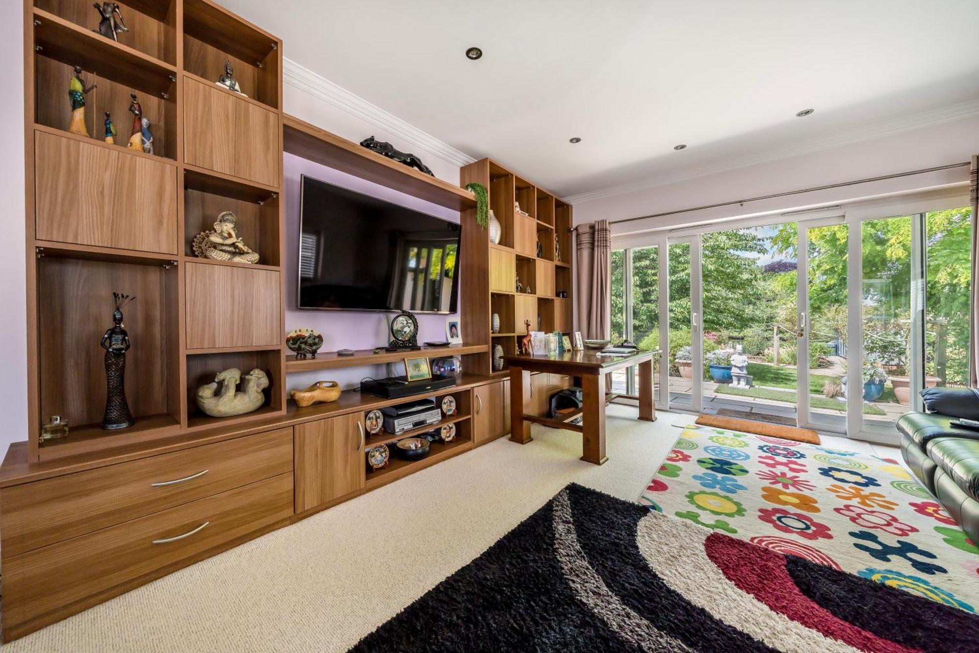 Cozy Double Bedroom In Stunning Bungalow On River Thames - Near Thorpe Park/Royal Holloway University/20Mins From Heathrow Staines-upon-Thames Dış mekan fotoğraf